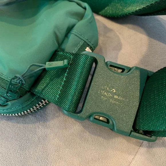 Lululemon Everywhere Belt Bag Everglade Green OG Original - Picture 5 of 11